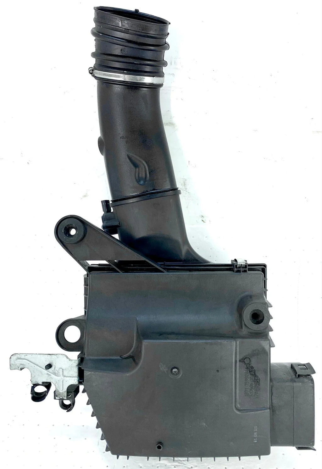 Pre-Owned 2011-2013 BMW 335i Air Cleaner Assembly and Air Flow Meter 3.0L Turbo Gas OEM (Good)