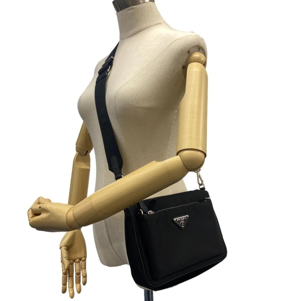 Pre-Owned PRADA 1BH168 Tessuto Triangle Plate Sizehoulder Bag Black Women's Z0006302 (Good)