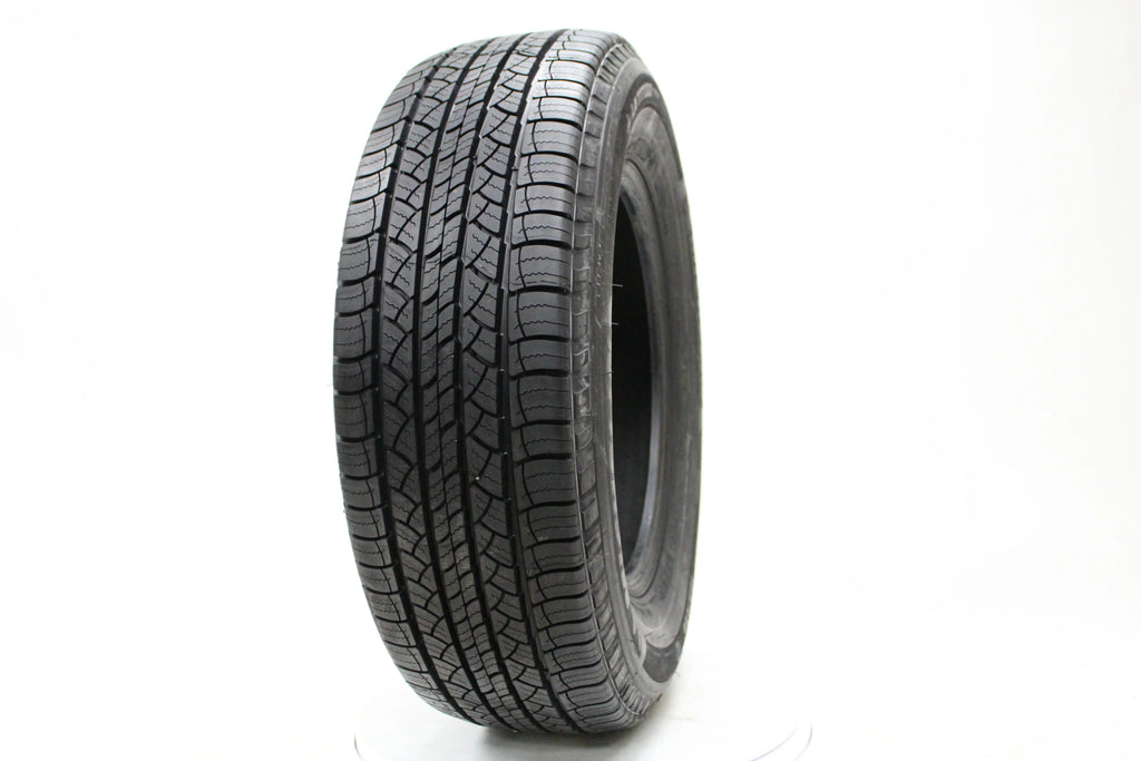 Michelin Latitude Tour 245/60R18 104 T Tire Fits: 2011-19 Ford Explorer XLT, 2014-19 Toyota Highlander LE Plus