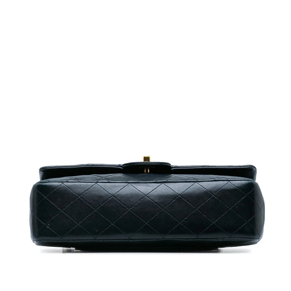 Pre-Owned Authenticated Chanel Medium Classic Lambskin Double Flap Leather Blue Sizehoulder Bag Unisex (Good)