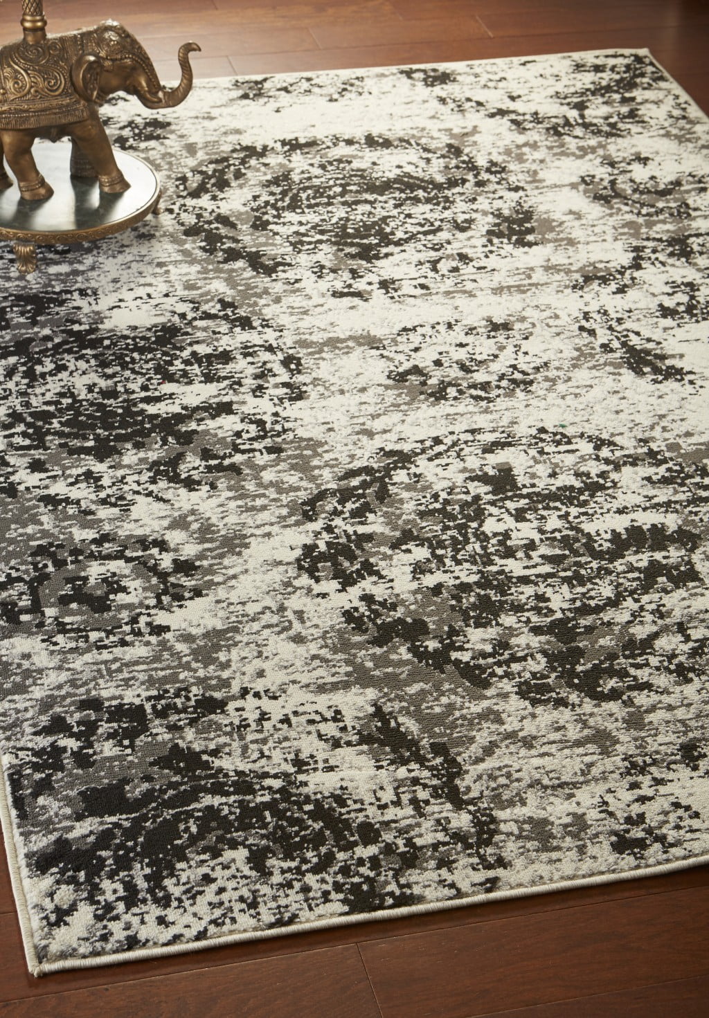 5 x 7 Black and Ivory Abstract Area Rug