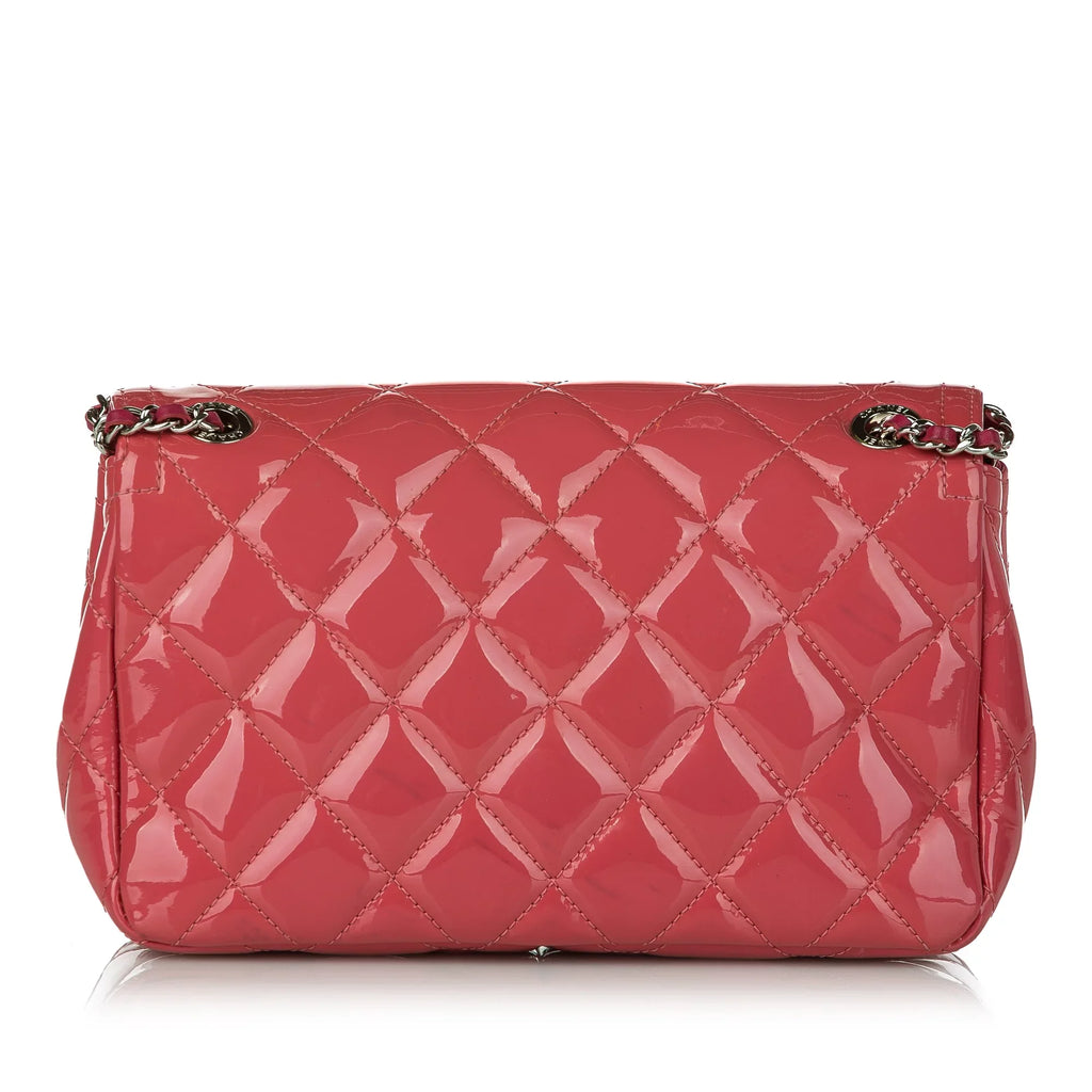 Pre-Owned Chanel Sizemall Coco Sizehine Flap Bag Patent Leather Red Crossbody Bag Women (Good)