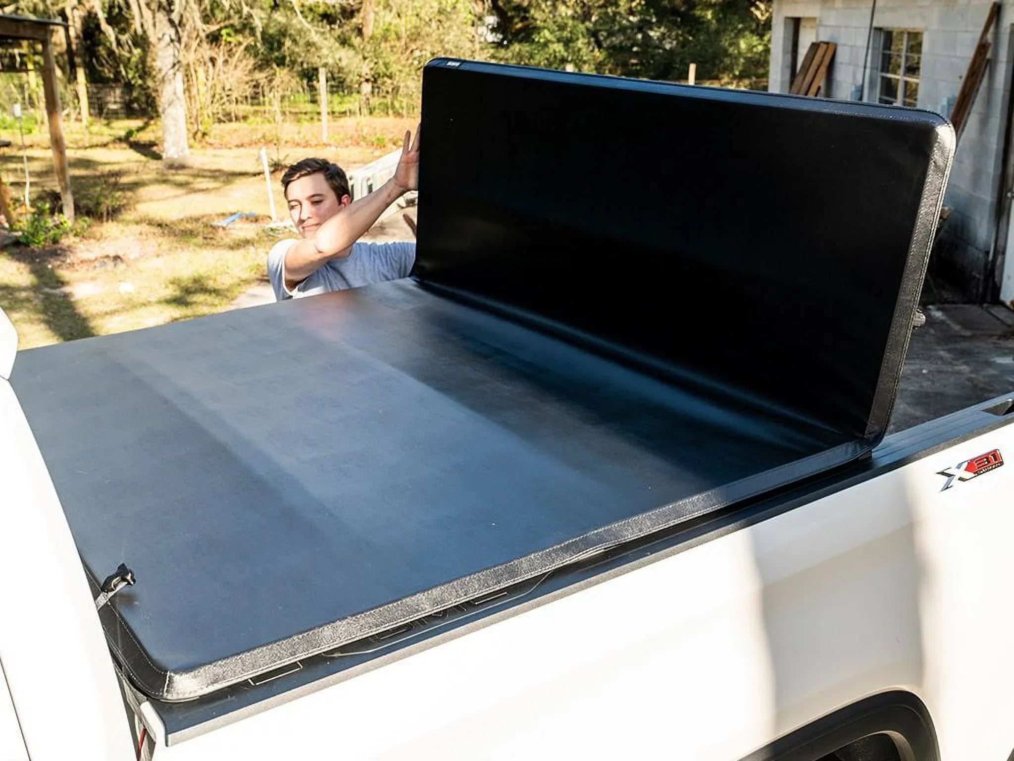 Gator by RealTruck SizeFX Tri-Fold Tonneau Cover Compatible with 2022-2024 Toyota Tundra 6'7" Bed w/ Deck Rail Sizeystem